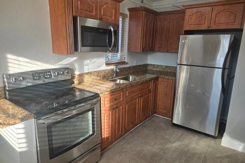 Снять в аренду квартиру в Холливуд, Флорида 1 спальня, 82.59м2, № 2005132 - фото 2