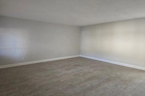 Снять в аренду квартиру в Холливуд, Флорида 1 спальня, 82.59м2, № 2005132 - фото 9