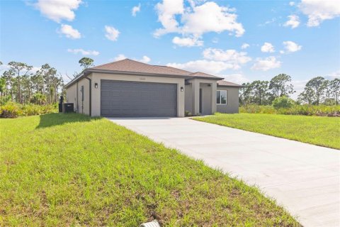 House in Port Charlotte, Florida 3 bedrooms, 112.23 sq.m. № 2155880 - photo 2