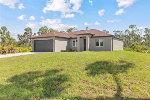 House in Port Charlotte, Florida 3 bedrooms, 112.23 sq.m. № 2155880 - photo 3
