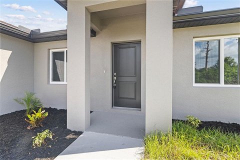House in Port Charlotte, Florida 3 bedrooms, 112.23 sq.m. № 2155880 - photo 5