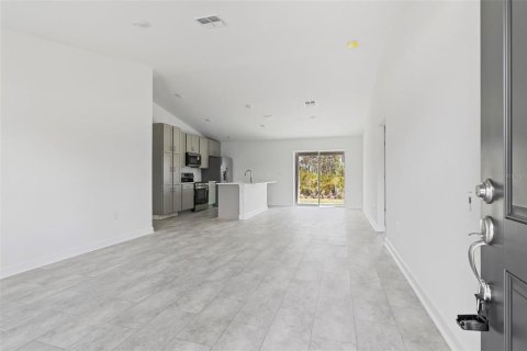 House in Port Charlotte, Florida 3 bedrooms, 112.23 sq.m. № 2155880 - photo 6