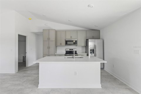 House in Port Charlotte, Florida 3 bedrooms, 112.23 sq.m. № 2155880 - photo 14