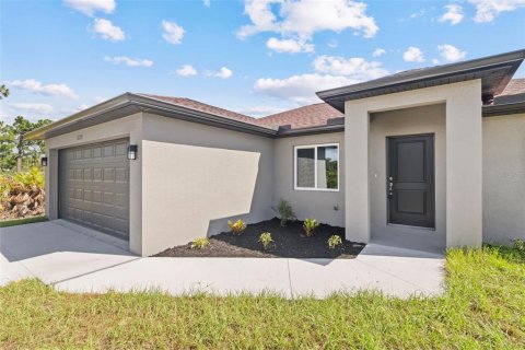 House in Port Charlotte, Florida 3 bedrooms, 112.23 sq.m. № 2155880 - photo 4