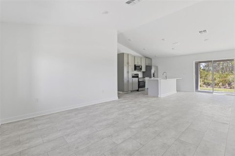 House in Port Charlotte, Florida 3 bedrooms, 112.23 sq.m. № 2155880 - photo 7