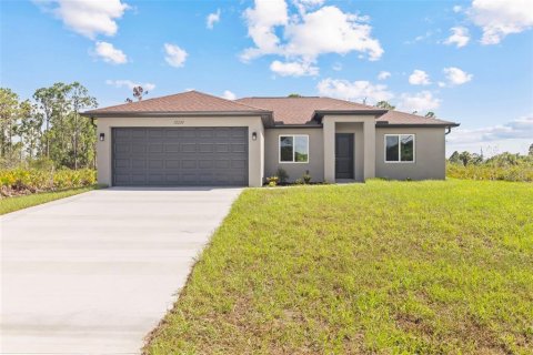 House in Port Charlotte, Florida 3 bedrooms, 112.23 sq.m. № 2155880
