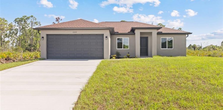 House in Port Charlotte, Florida 3 bedrooms, 112.23 sq.m. № 2155880