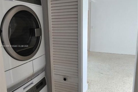 Copropriété à louer à Miami, Floride: 1 chambre, 55.74 m2 № 1969466 - photo 12