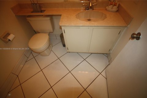 Adosado en venta en Miami, Florida, 3 dormitorios, 175.59 m2 № 1818561 - foto 14