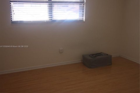 Adosado en venta en Miami, Florida, 3 dormitorios, 175.59 m2 № 1818561 - foto 21