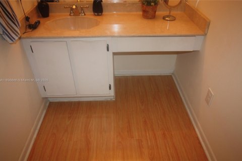 Adosado en venta en Miami, Florida, 3 dormitorios, 175.59 m2 № 1818561 - foto 26