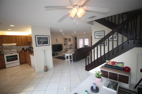 Adosado en venta en Miami, Florida, 3 dormitorios, 175.59 m2 № 1818561 - foto 15