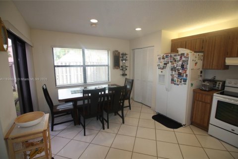 Adosado en venta en Miami, Florida, 3 dormitorios, 175.59 m2 № 1818561 - foto 8