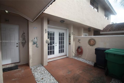 Adosado en venta en Miami, Florida, 3 dormitorios, 175.59 m2 № 1818561 - foto 3