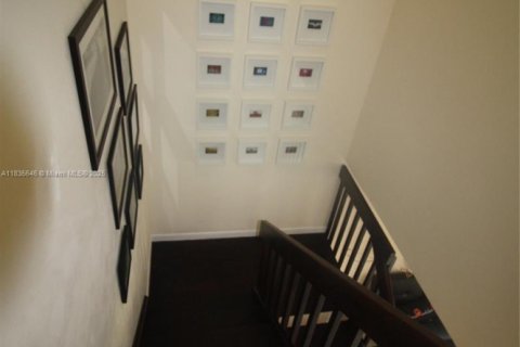 Adosado en venta en Miami, Florida, 3 dormitorios, 175.59 m2 № 1818561 - foto 16