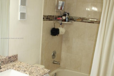 Adosado en venta en Miami, Florida, 3 dormitorios, 175.59 m2 № 1818561 - foto 30