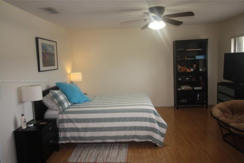 Adosado en venta en Miami, Florida, 3 dormitorios, 175.59 m2 № 1818561 - foto 23
