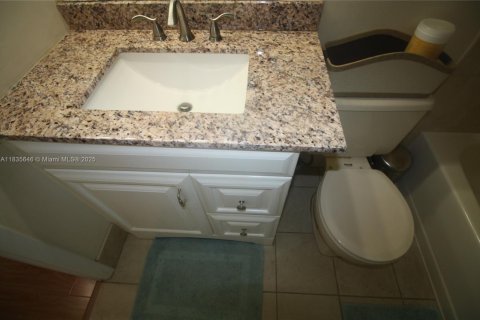 Adosado en venta en Miami, Florida, 3 dormitorios, 175.59 m2 № 1818561 - foto 19