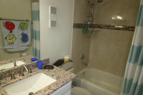 Adosado en venta en Miami, Florida, 3 dormitorios, 175.59 m2 № 1818561 - foto 20
