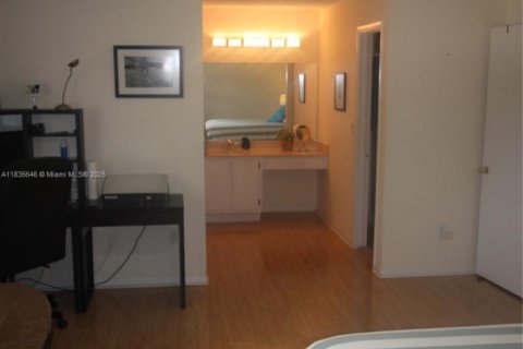 Adosado en venta en Miami, Florida, 3 dormitorios, 175.59 m2 № 1818561 - foto 24