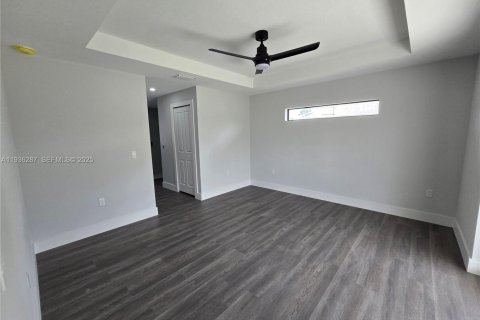 House in Lehigh Acres, Florida 4 bedrooms, 162.49 sq.m. № 1994314 - photo 15