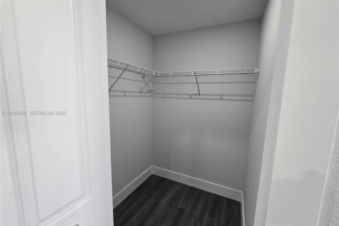 House in Lehigh Acres, Florida 4 bedrooms, 162.49 sq.m. № 1994314 - photo 21