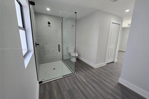 House in Lehigh Acres, Florida 4 bedrooms, 162.49 sq.m. № 1994314 - photo 24