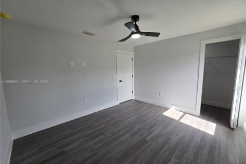 House in Lehigh Acres, Florida 4 bedrooms, 162.49 sq.m. № 1994314 - photo 27