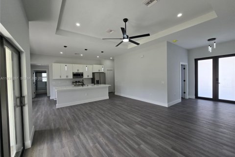 House in Lehigh Acres, Florida 4 bedrooms, 162.49 sq.m. № 1994314 - photo 7