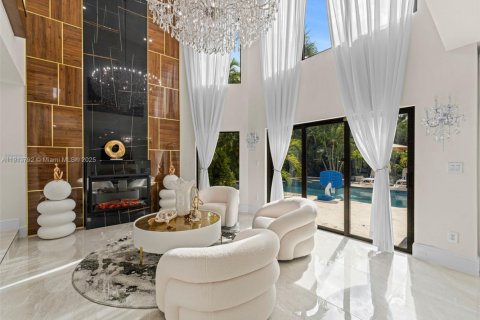 House in Miami Beach, Florida 4 bedrooms, 341.23 sq.m. № 1971189 - photo 12