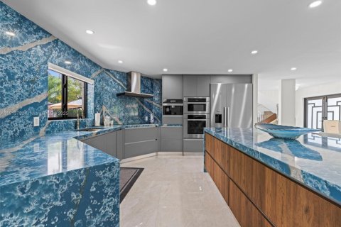 House in Miami Beach, Florida 4 bedrooms, 341.23 sq.m. № 1971189 - photo 27