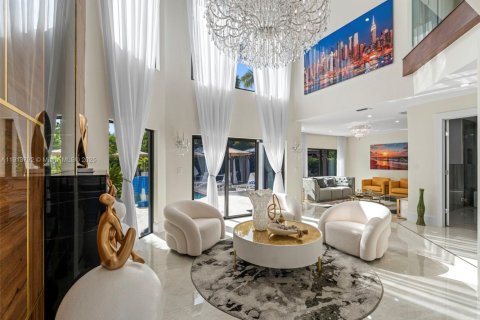 House in Miami Beach, Florida 4 bedrooms, 341.23 sq.m. № 1971189 - photo 11