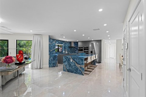House in Miami Beach, Florida 4 bedrooms, 341.23 sq.m. № 1971189 - photo 23