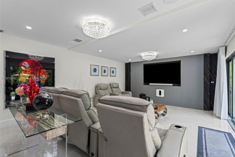 House in Miami Beach, Florida 4 bedrooms, 341.23 sq.m. № 1971189 - photo 26