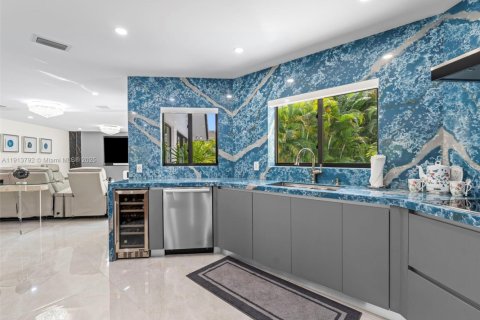 House in Miami Beach, Florida 4 bedrooms, 341.23 sq.m. № 1971189 - photo 30