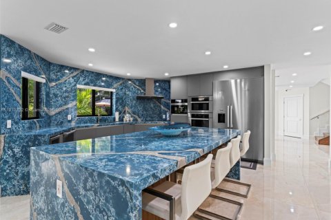 House in Miami Beach, Florida 4 bedrooms, 341.23 sq.m. № 1971189 - photo 21