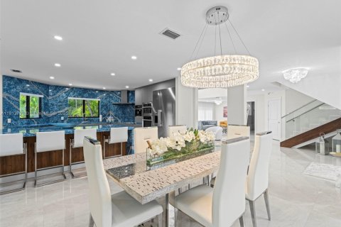 House in Miami Beach, Florida 4 bedrooms, 341.23 sq.m. № 1971189 - photo 19