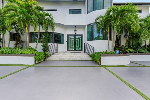 House in Miami Beach, Florida 4 bedrooms, 341.23 sq.m. № 1971189 - photo 1