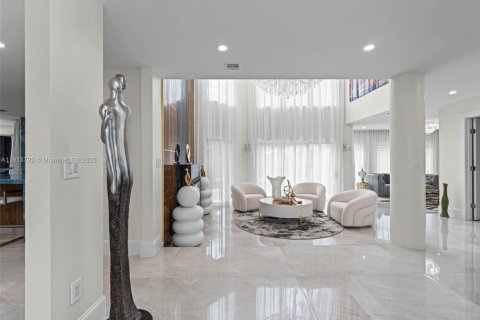 House in Miami Beach, Florida 4 bedrooms, 341.23 sq.m. № 1971189 - photo 5