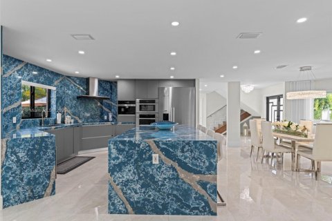 House in Miami Beach, Florida 4 bedrooms, 341.23 sq.m. № 1971189 - photo 22