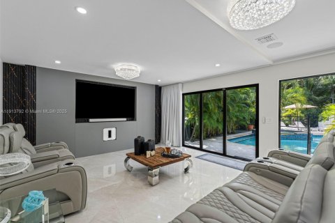 House in Miami Beach, Florida 4 bedrooms, 341.23 sq.m. № 1971189 - photo 25