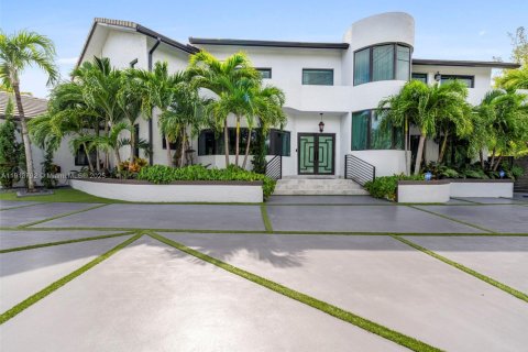 House in Miami Beach, Florida 4 bedrooms, 341.23 sq.m. № 1971189 - photo 2