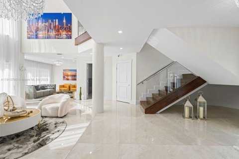 House in Miami Beach, Florida 4 bedrooms, 341.23 sq.m. № 1971189 - photo 14
