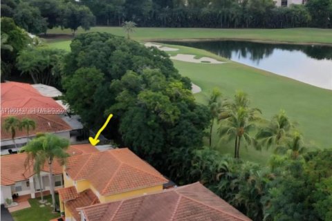 House in Doral, Florida 3 bedrooms, 145.95 sq.m. № 2023375 - photo 17