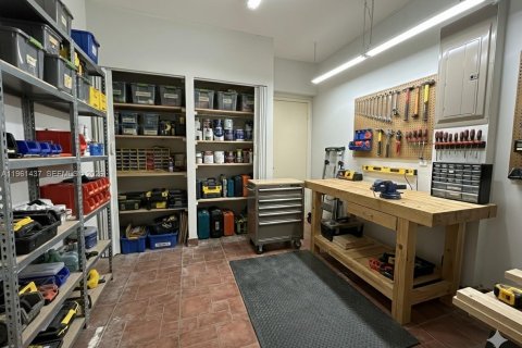 House in Doral, Florida 3 bedrooms, 145.95 sq.m. № 2023375 - photo 14