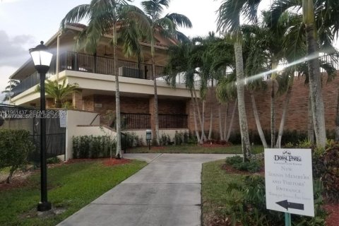 House in Doral, Florida 3 bedrooms, 145.95 sq.m. № 2023375 - photo 25