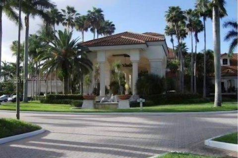 House in Doral, Florida 3 bedrooms, 145.95 sq.m. № 2023375 - photo 20