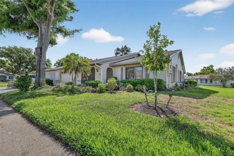 Condo in Sun City Center, Florida, 2 bedrooms № 2211004