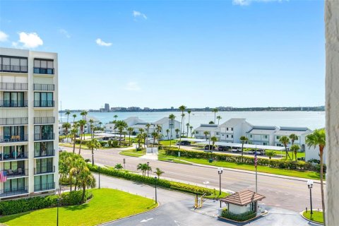 Condominio en venta en Clearwater, Florida, 2 dormitorios, 128.21 m2 № 2215397 - foto 22