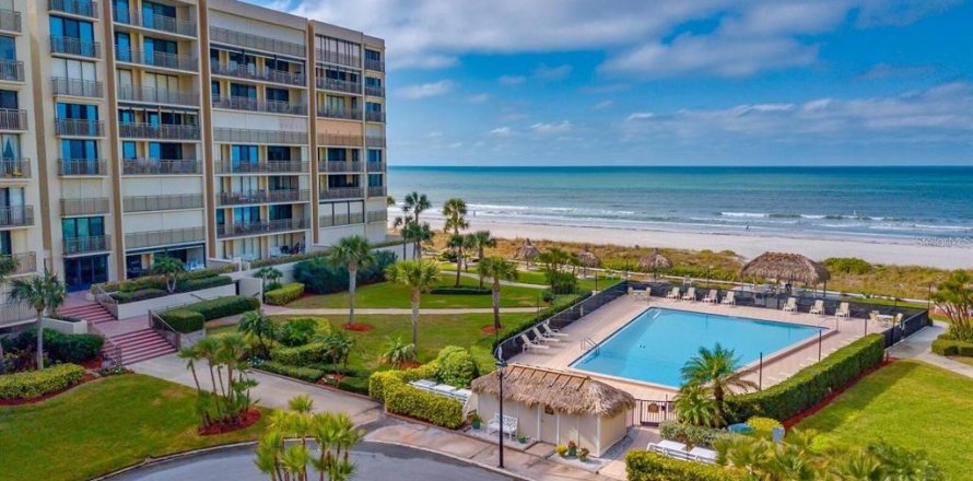 Condominio en Clearwater, Florida, 2 dormitorios № 2215397